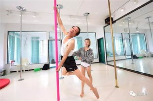 浏阳65岁大爷跳起钢管舞 他的人生堪称奇迹