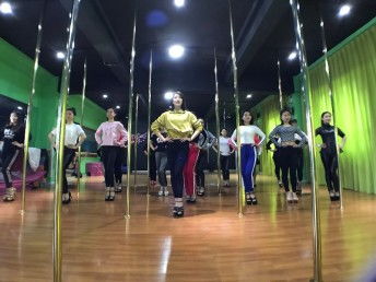 图 新津钢管舞 年薪百万主播选择的才艺技能舞蹈培训学校 成都文体培训